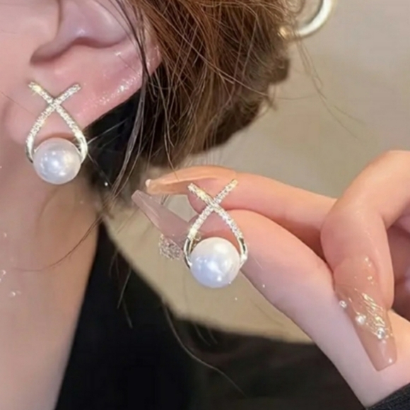 Gorgeous Pearl Gold Criss Cross Stud Earrings NEW in package - Picture 6 of 7